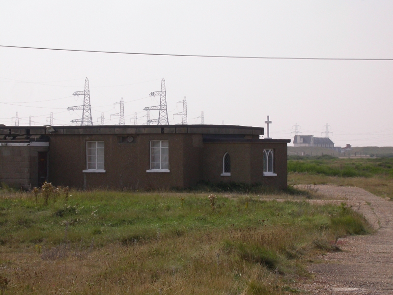 DSCN2154.JPG - The post-apocolyptic looking church - if that is what it is.  the sign outside read 'The Sanctuary'  and the letters RAOB - The Royal, Antedeluvian Order of Buffalo.  What else would you expect in the futuristic wilderness of pylons and shingle?