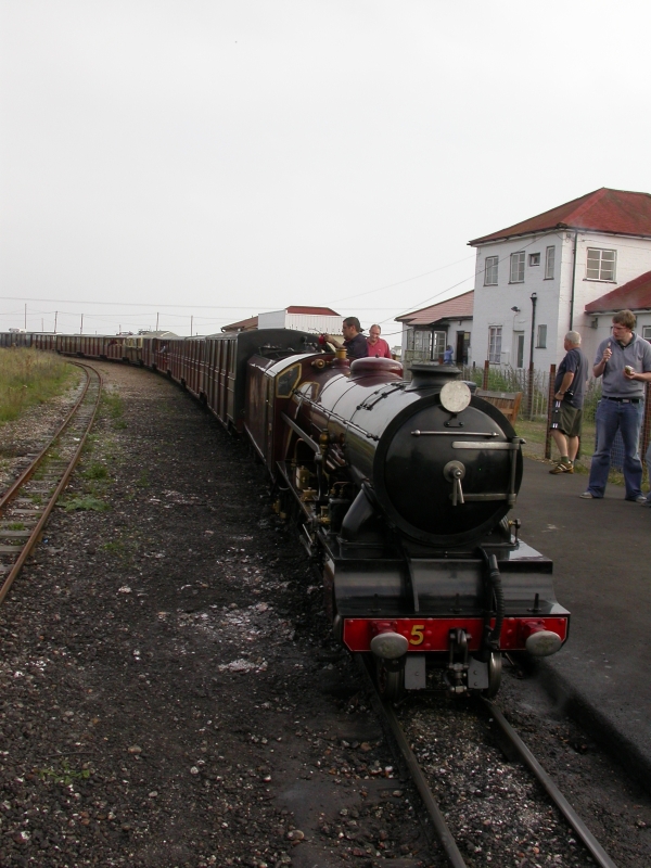 DSCN2182.jpg - The small train ready to leave the station